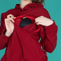 photo showing the zip breastfeeding access on the burgundy hoodie 