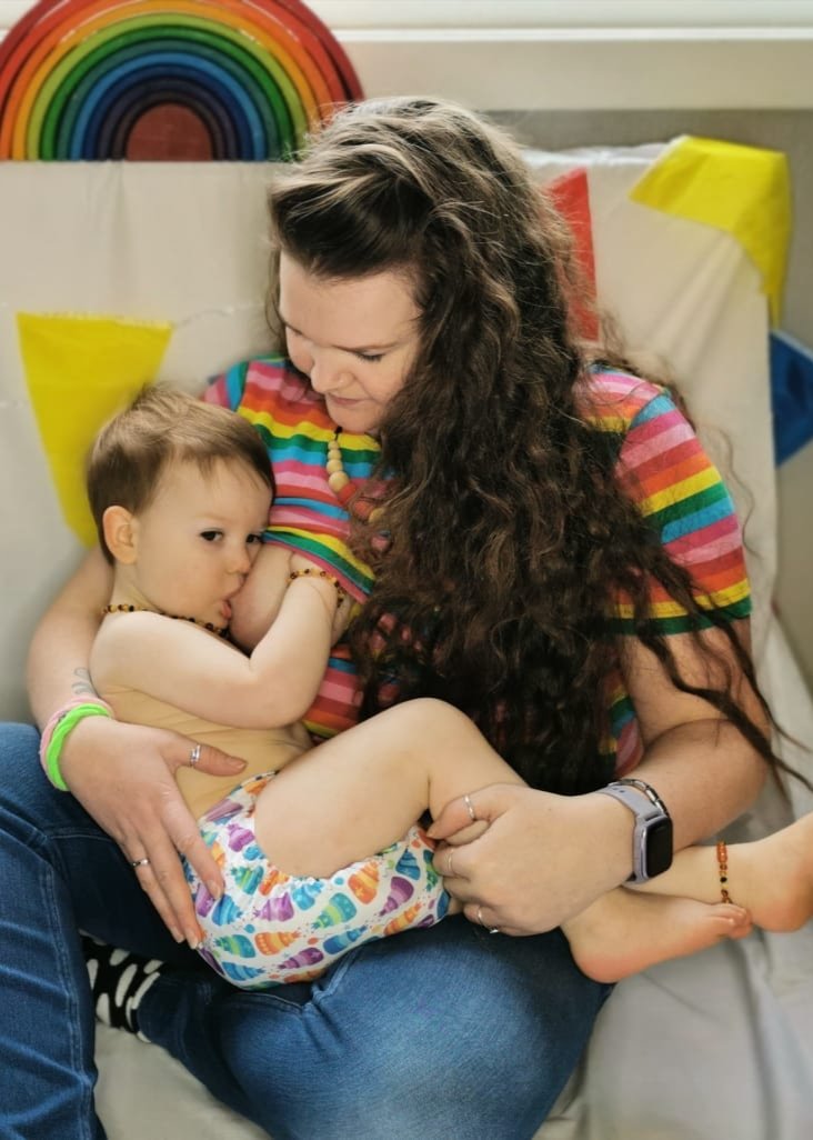 Rachael Rainbow Breastfeeding T-shirt - Stylish Mum